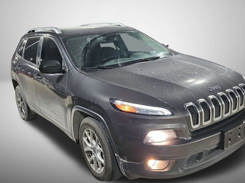 Used 2016 Jeep Cherokee Latitude image 4