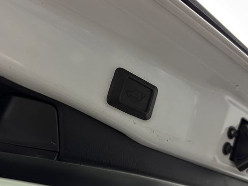 Used 2019 Toyota RAV4 XLE image 31