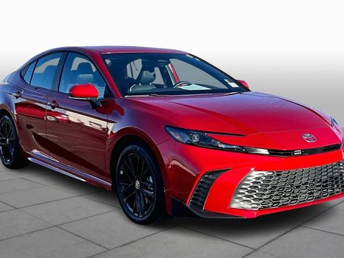 Certified 2025 Toyota Camry SE image 2