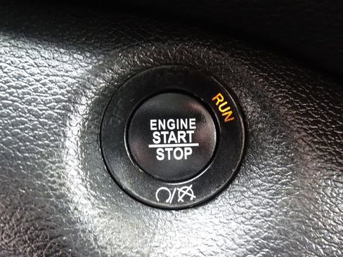 Used 2017 Jeep Cherokee Limited w/ Trailer Tow Group image 25