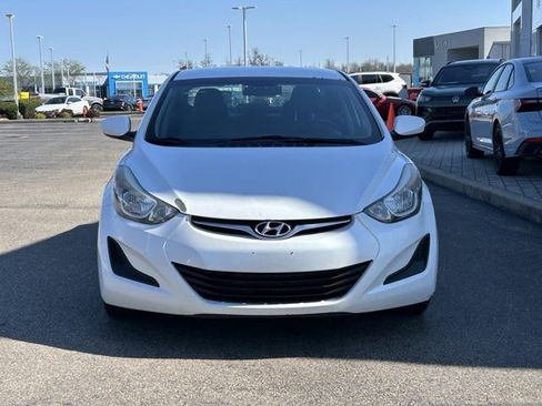 Used 2015 Hyundai Elantra SE FWD image 2