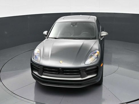 Certified 2025 Porsche Macan Turbo AWD/4WD image 38