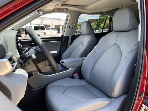 New 2026 Toyota Highlander XLE AWD/4WD image 23