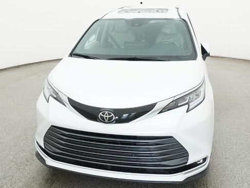 New 2026 Toyota Sienna Limited FWD image 15