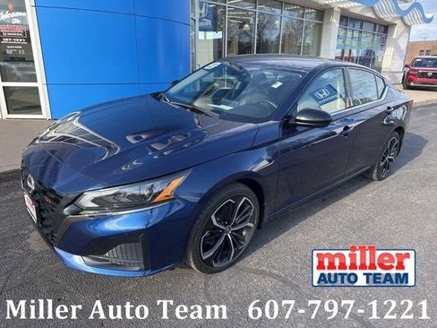 Used 2023 Nissan Altima 2.5 SR AWD/4WD image 1