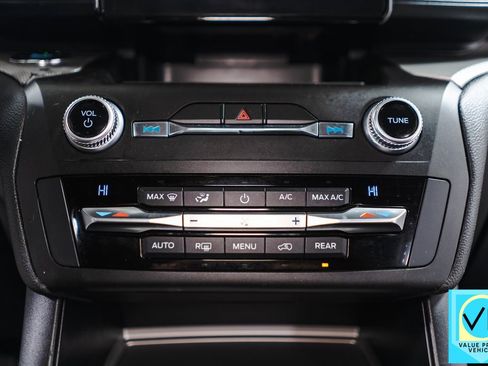 Used 2020 Ford Explorer XLT image 14