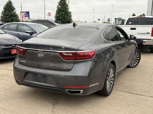 Used 2018 Kia Cadenza Premium w/ Luxury Package image 5