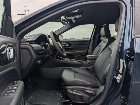New 2026 Jeep Compass Latitude AWD/4WD image 5