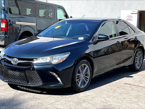Used 2016 Toyota Camry SE FWD image 3