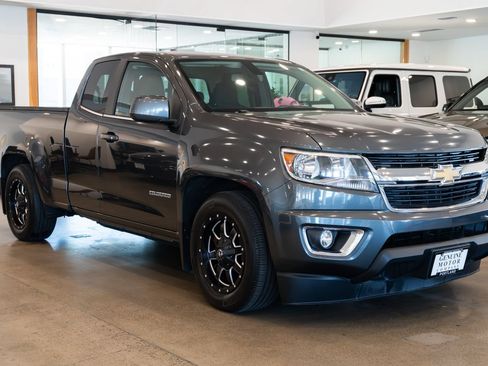 Used 2016 Chevrolet Colorado LT w/ LT Convenience Package RWD image 3