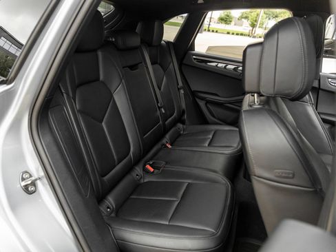 Certified 2024 Porsche Macan AWD/4WD image 40