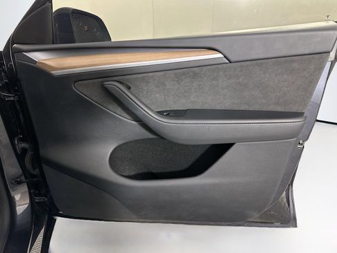 Used 2024 Tesla Model Y Long Range image 31