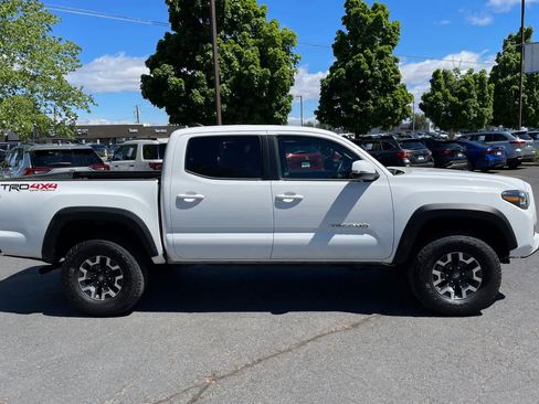 Used 2023 Toyota Tacoma TRD Off-Road w/ Technology Package AWD/4WD image 6