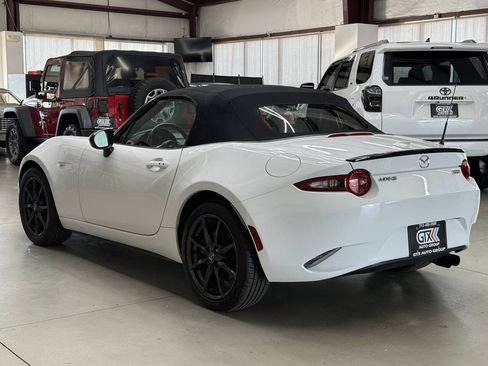 Used 2016 MAZDA MX-5 Miata Club RWD image 4
