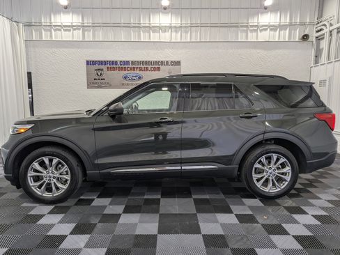 Used 2024 Ford Explorer XLT w/ Equipment Group 202A AWD/4WD image 2