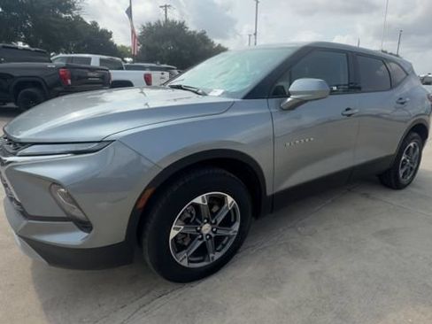 Used 2025 Chevrolet Blazer LT FWD image 4