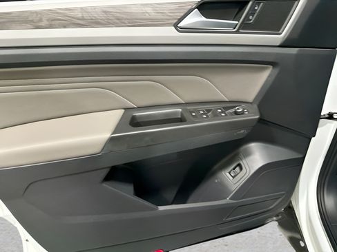 Used 2023 Volkswagen Atlas Cross Sport SE w/ Panoramic Sunroof Package FWD image 9