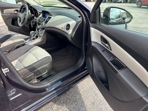 Used 2016 Chevrolet Cruze LS FWD image 24