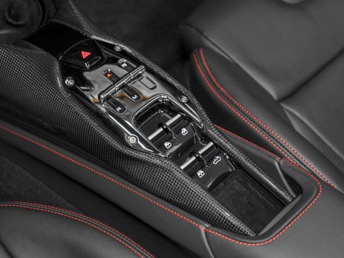 Used 2022 Ferrari SF90 Spider image 45