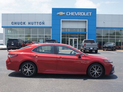Used 2023 Toyota Camry SE FWD image 1