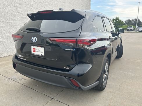 Used 2024 Toyota Highlander XLE AWD/4WD image 6