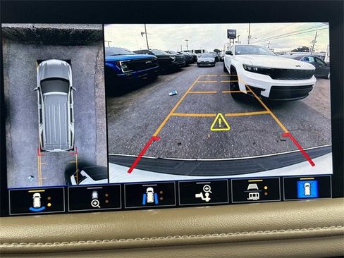 Used 2021 Chevrolet Suburban Premier w/ Premium Package image 32