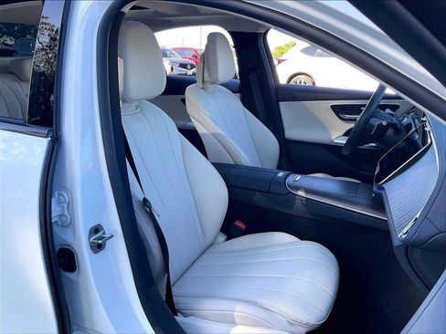 Used 2024 Mercedes-Benz E 450 4MATIC Sedan image 10