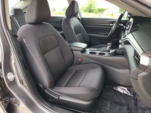 Used 2025 Nissan Altima 2.5 SV FWD image 15