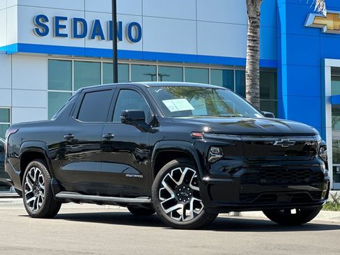 Used 2024 Chevrolet Silverado EV RST AWD/4WD image 2