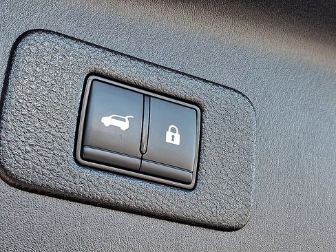 Used 2022 Nissan Armada Platinum w/ Captain's Chairs Package image 31