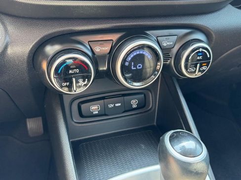 Certified 2025 Hyundai Venue SEL FWD image 19