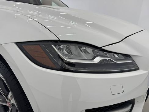 Used 2019 Jaguar F-PACE R-Sport image 32