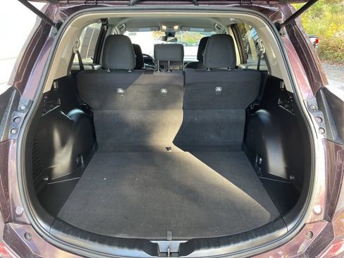 Used 2017 Toyota RAV4 LE image 8