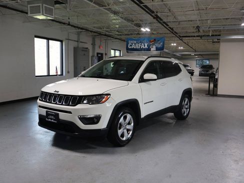 Used 2018 Jeep Compass Latitude FWD image 3