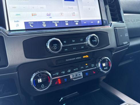 Used 2022 Ford F250 Platinum image 21