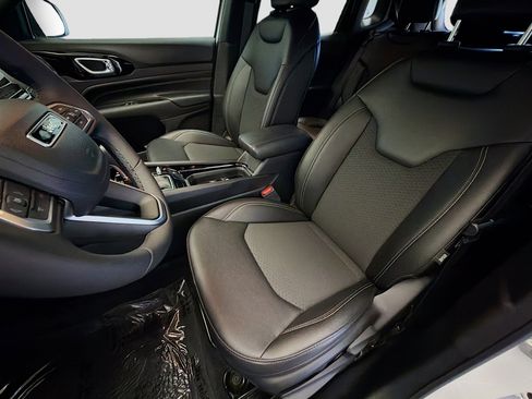 Used 2024 Jeep Compass Latitude w/ Altitude Special Edition image 11