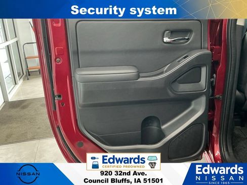 Used 2024 Nissan Frontier SV AWD/4WD image 11