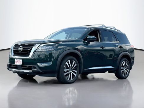 Certified 2025 Nissan Pathfinder Platinum w/ Cargo Package AWD/4WD image 3
