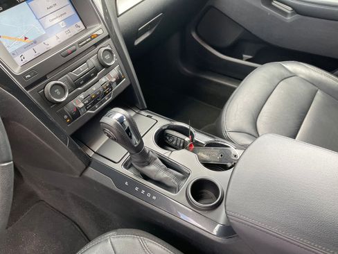 Used 2018 Ford Explorer XLT w/ Equipment Group 202A FWD image 17