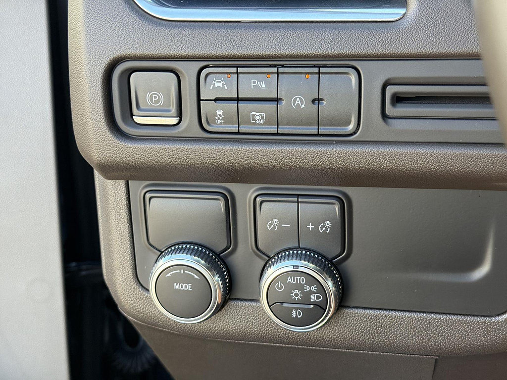 Used 2023 GMC Yukon XL SLT w/ SLT Luxury Package RWD image 17