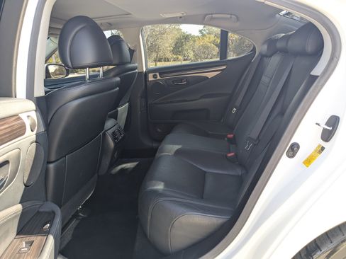 Used 2014 Lexus LS 460 AWD w/ Comfort Package image 13