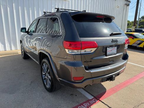 Used 2018 Jeep Grand Cherokee Overland AWD/4WD image 4