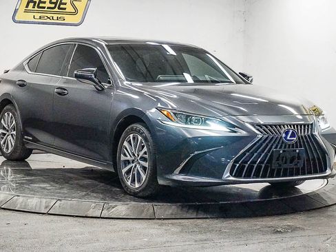 Used 2022 Lexus ES 300h w/ Accessory Package 2 FWD image 5