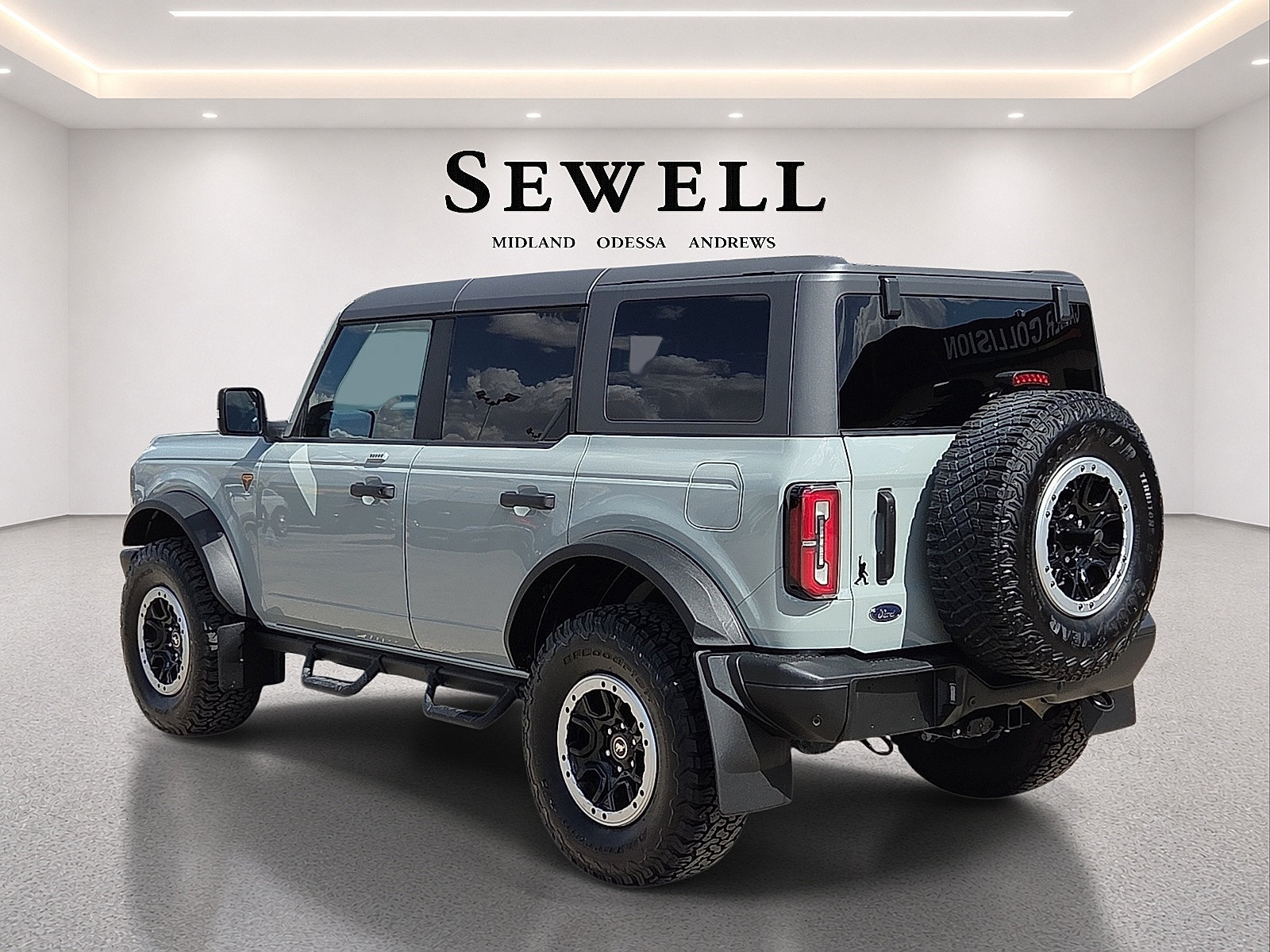 Certified 2023 Ford Bronco Badlands w/ Sasquatch Package AWD/4WD image 3