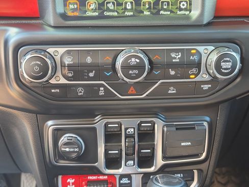 Used 2022 Jeep Wrangler Unlimited Rubicon w/ Steel Bumper Group AWD/4WD image 25