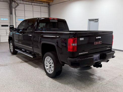 Used 2016 GMC Sierra 2500 Denali w/ Suspension Package, Off-Road image 2