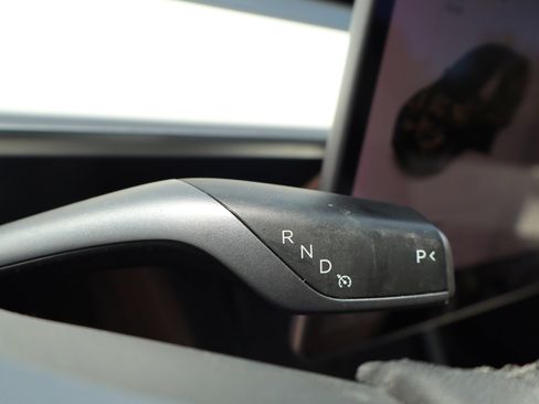 Used 2021 Tesla Model Y Long Range AWD/4WD image 16