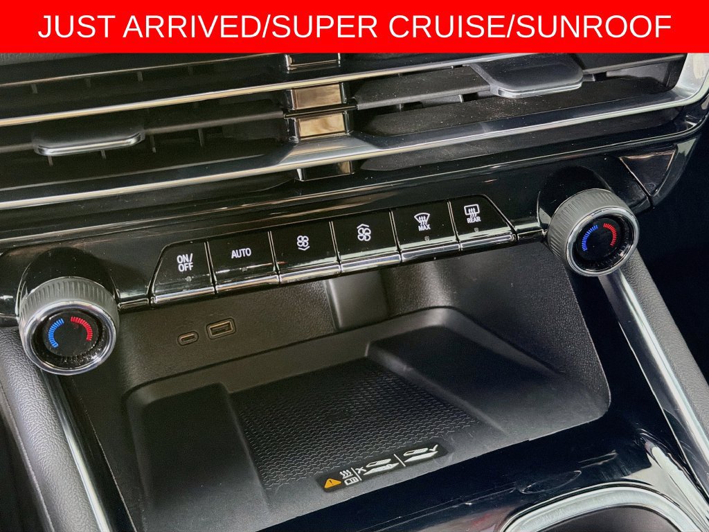 Used 2025 Chevrolet Traverse RS w/ LPO, Floor Liner Package AWD/4WD image 16