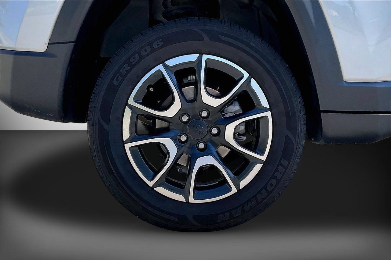 Certified 2024 Jeep Compass Trailhawk AWD/4WD image 35