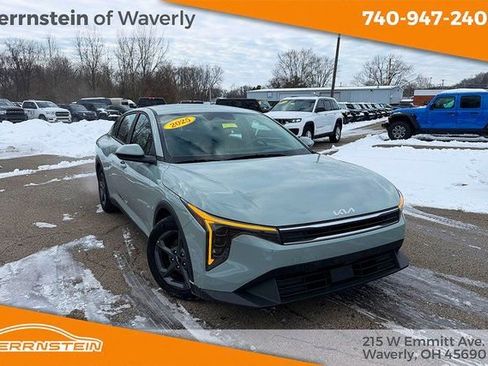 Used 2025 Kia K4 LXS image 1